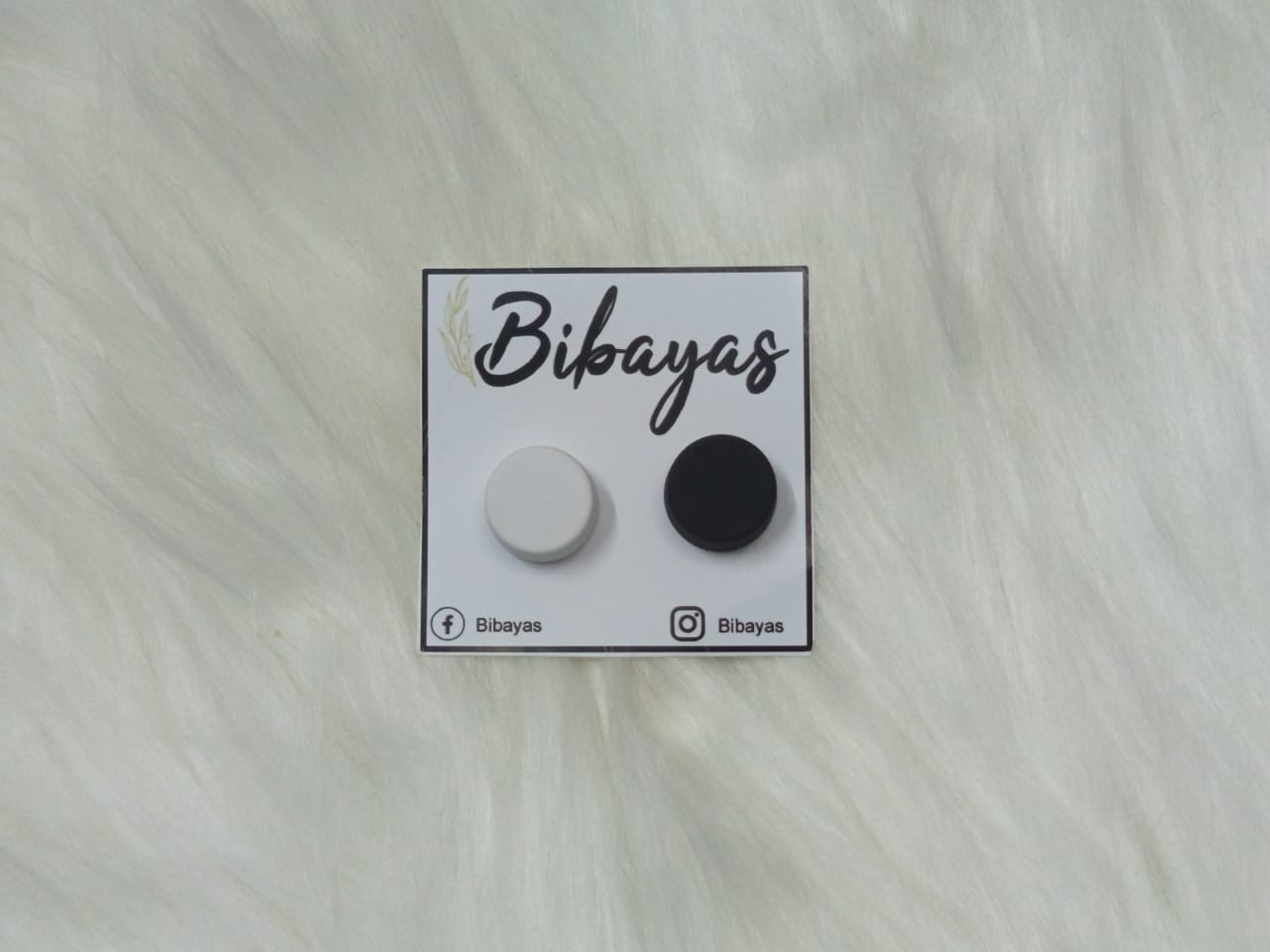 Hijab Magnet Black & white Pair